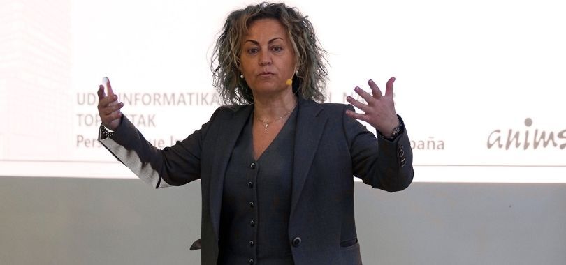 GUREKIN SOLASEAN… Monica Legaspi, Ourenseko Diputazio Probintzialeko kontu-hartzailea